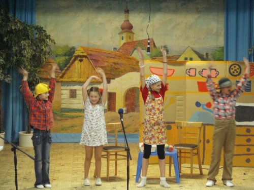 Hraje celá dědina aneb S veselou myslí na nesmysly. - 18.3.2006